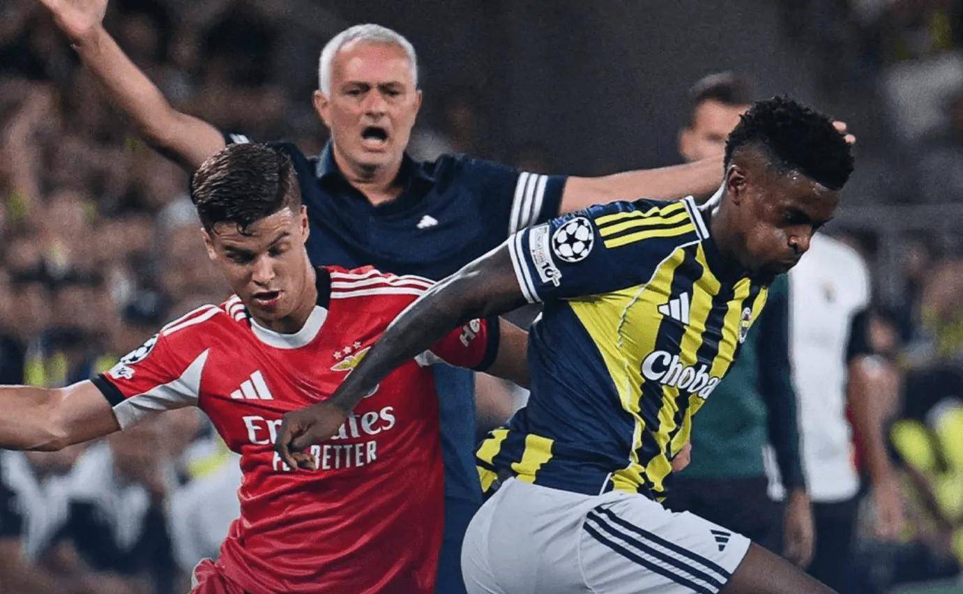 执教前景堪忧！穆里尼奥欧冠生死战，逆境翻盘还是就此折戟？