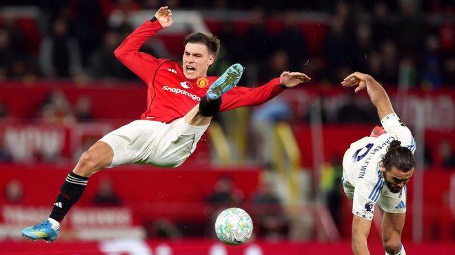 比乌加特还烂!曼联两大废柴拖垮球队,卡里克再不清醒就晚了